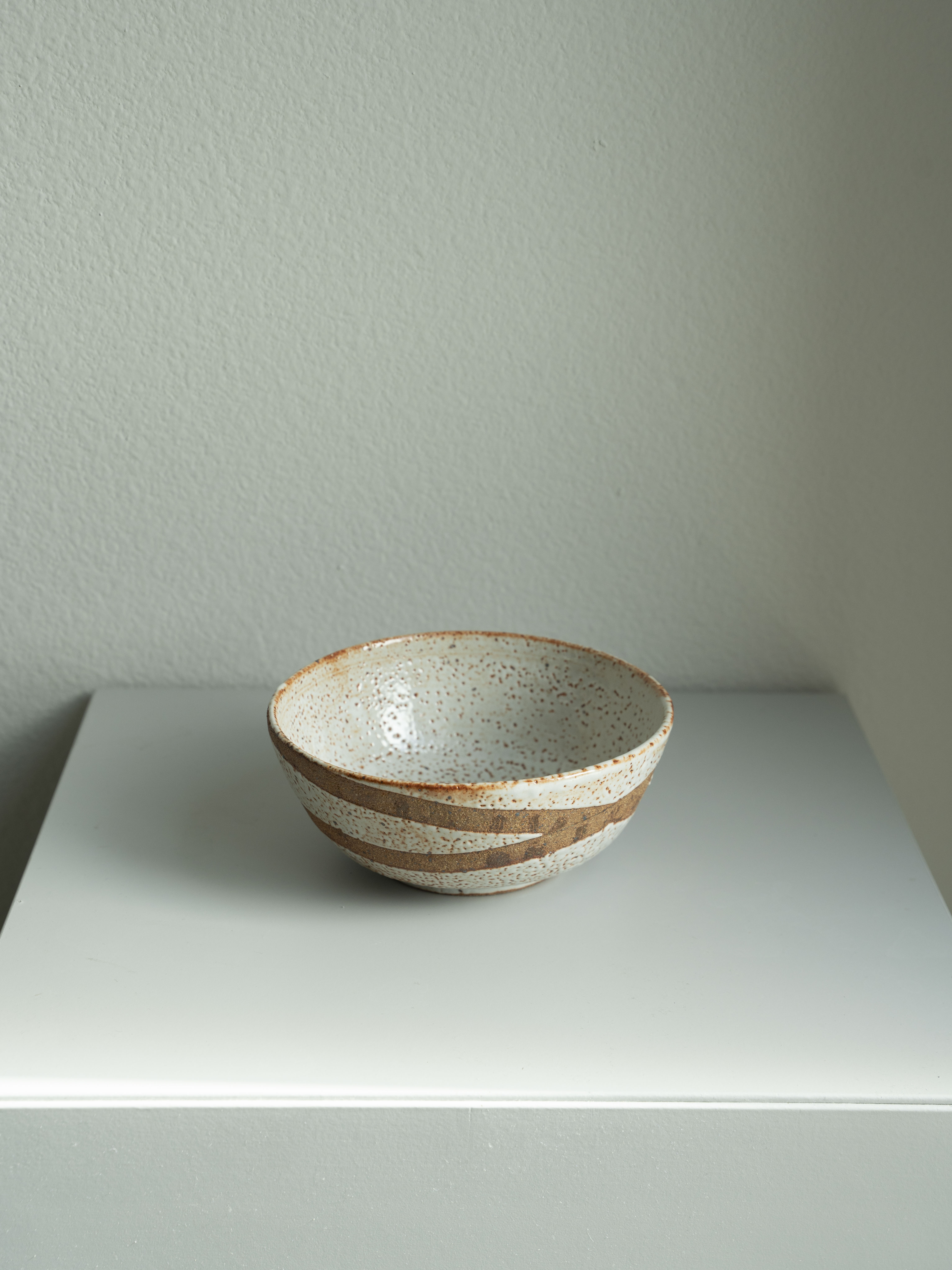 White Striped Bowl, detail 1